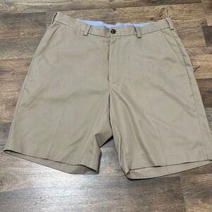 Brooks Brothers flat front polyester shorts. Size 34